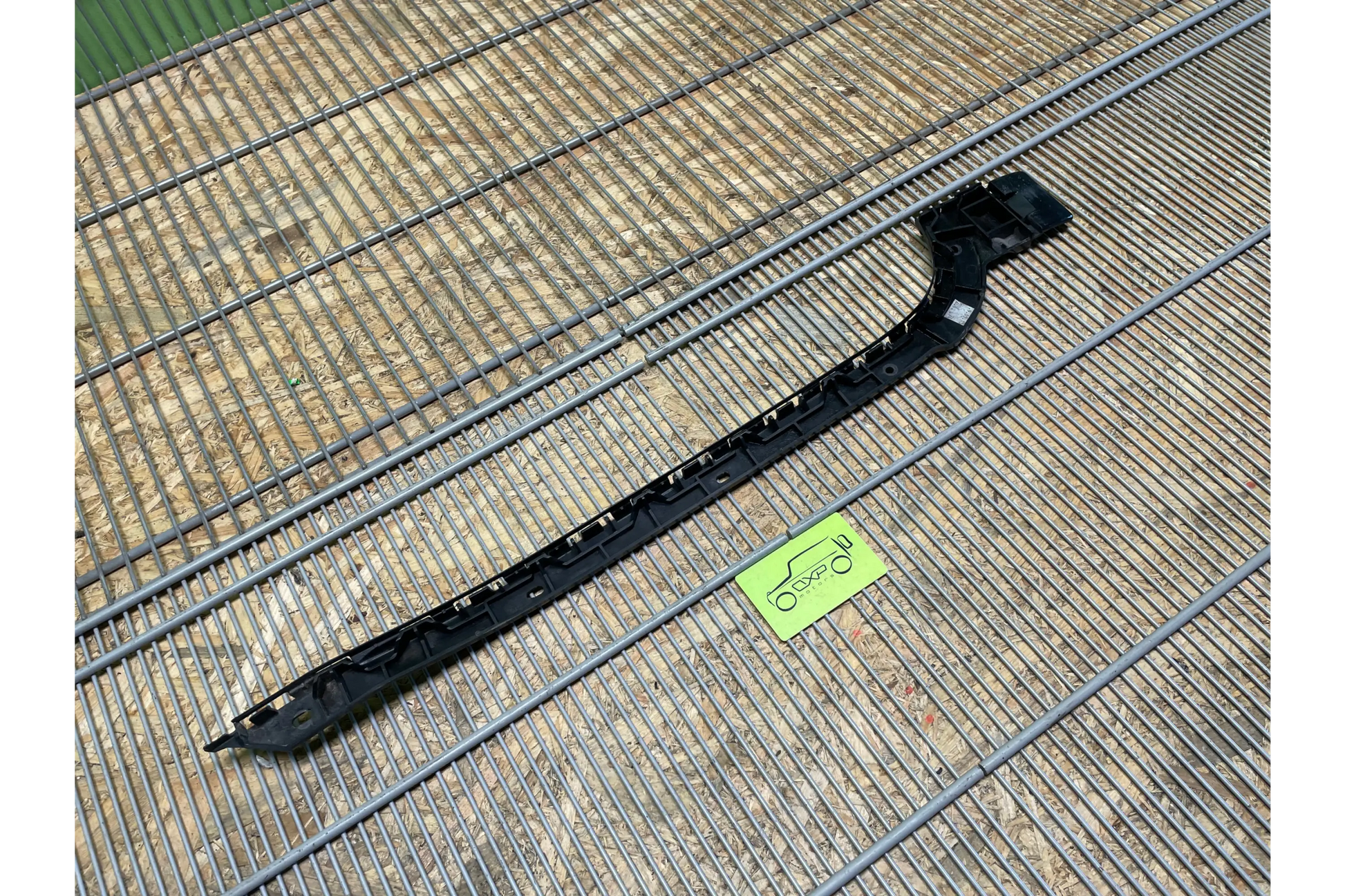 Mercedes-Benz V-Class W447 Left Right Bumper Bracket - bumper bracket