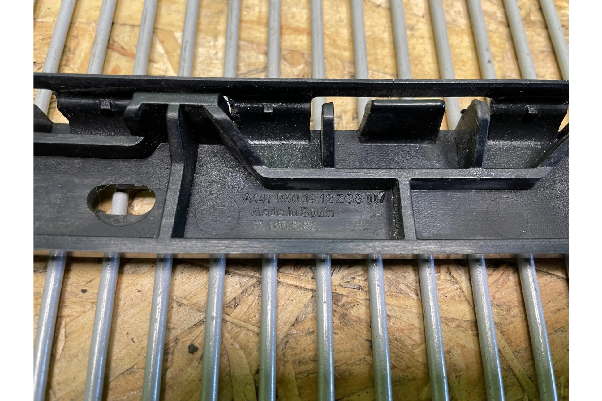 Mercedes-Benz V-Class W447 Left Right Bumper Bracket - bumper bracket