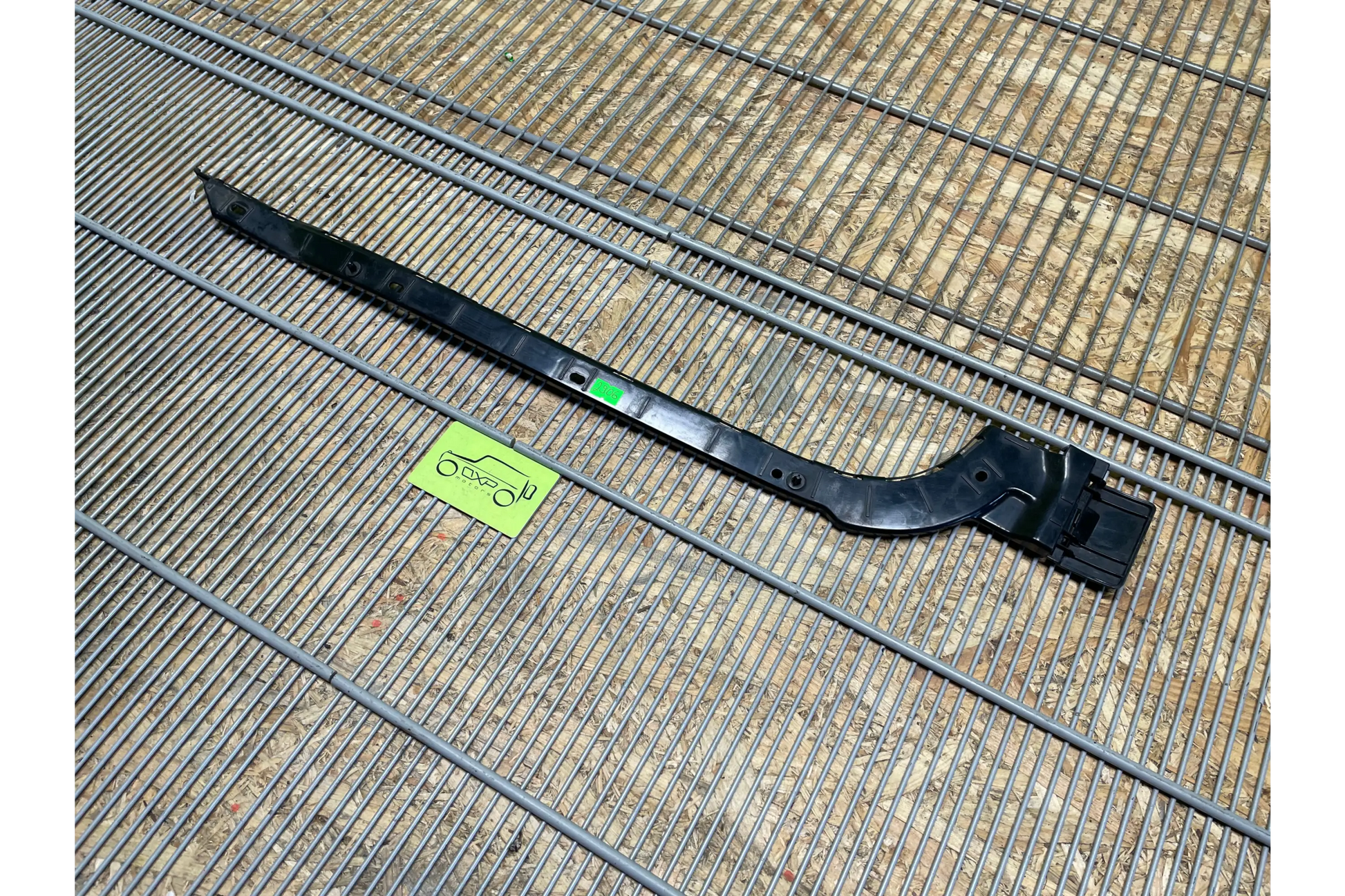 Mercedes-Benz V-Class W447 Rear Right Bumper Bracket - bumper bracket
