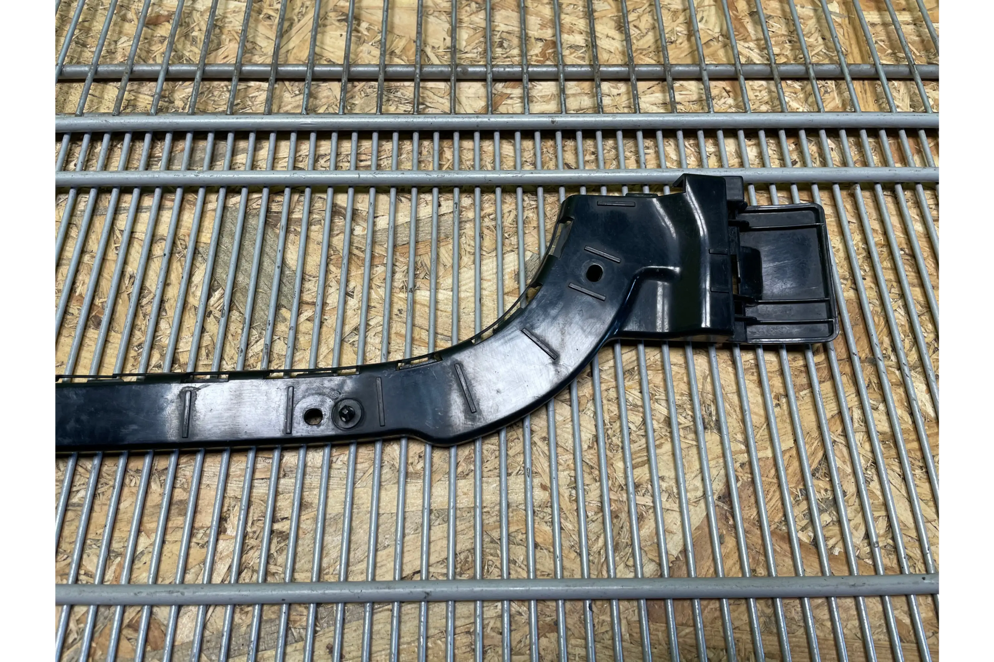 Mercedes-Benz V-Class W447 Rear Right Bumper Bracket - bumper bracket