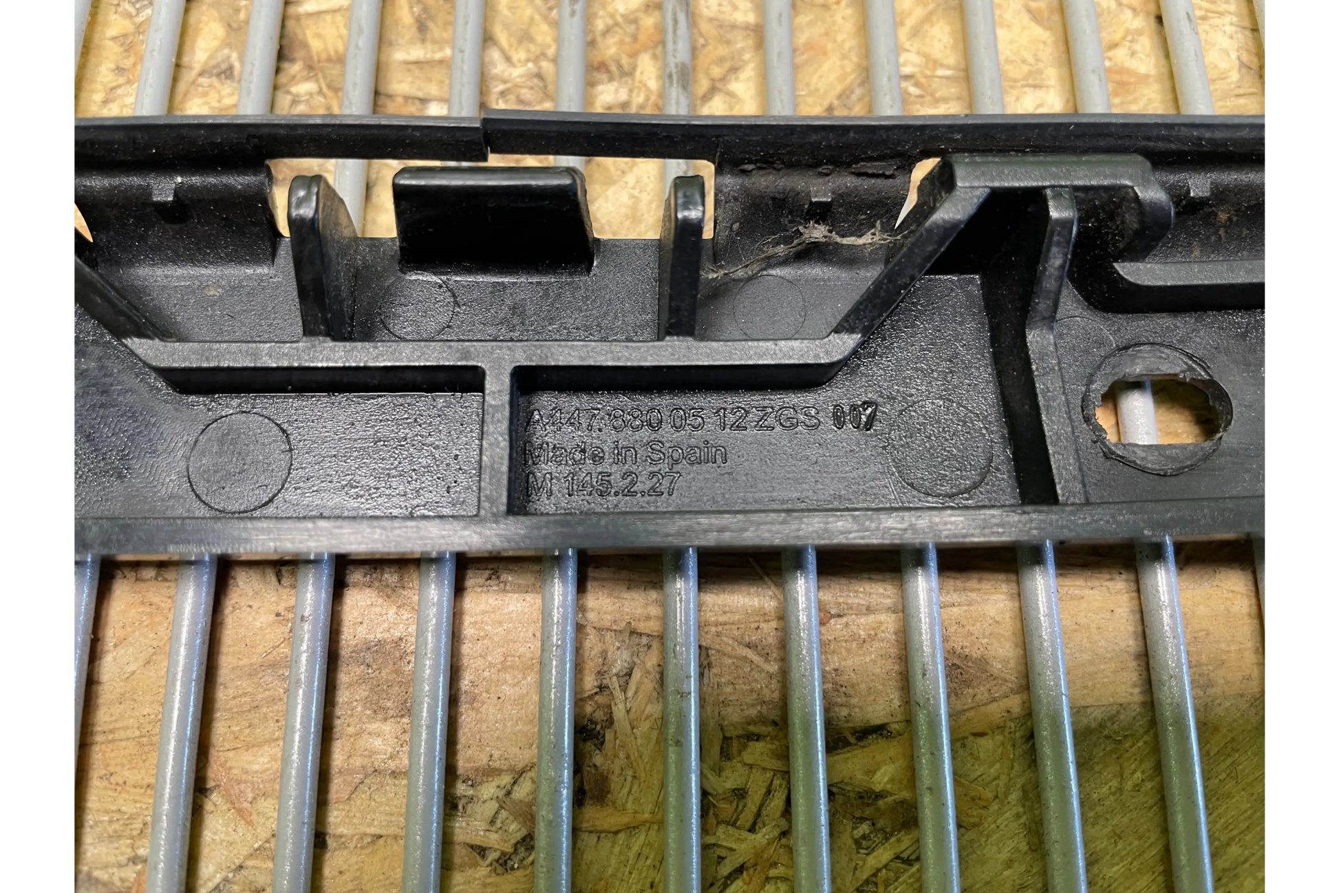 Mercedes-Benz V-Class W447 Rear Right Bumper Bracket - bumper bracket