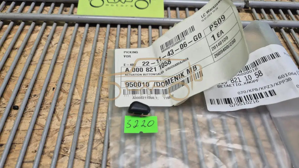 Mercedes-Benz W124 W126 W201 Headrest adjusment button - adjusment button