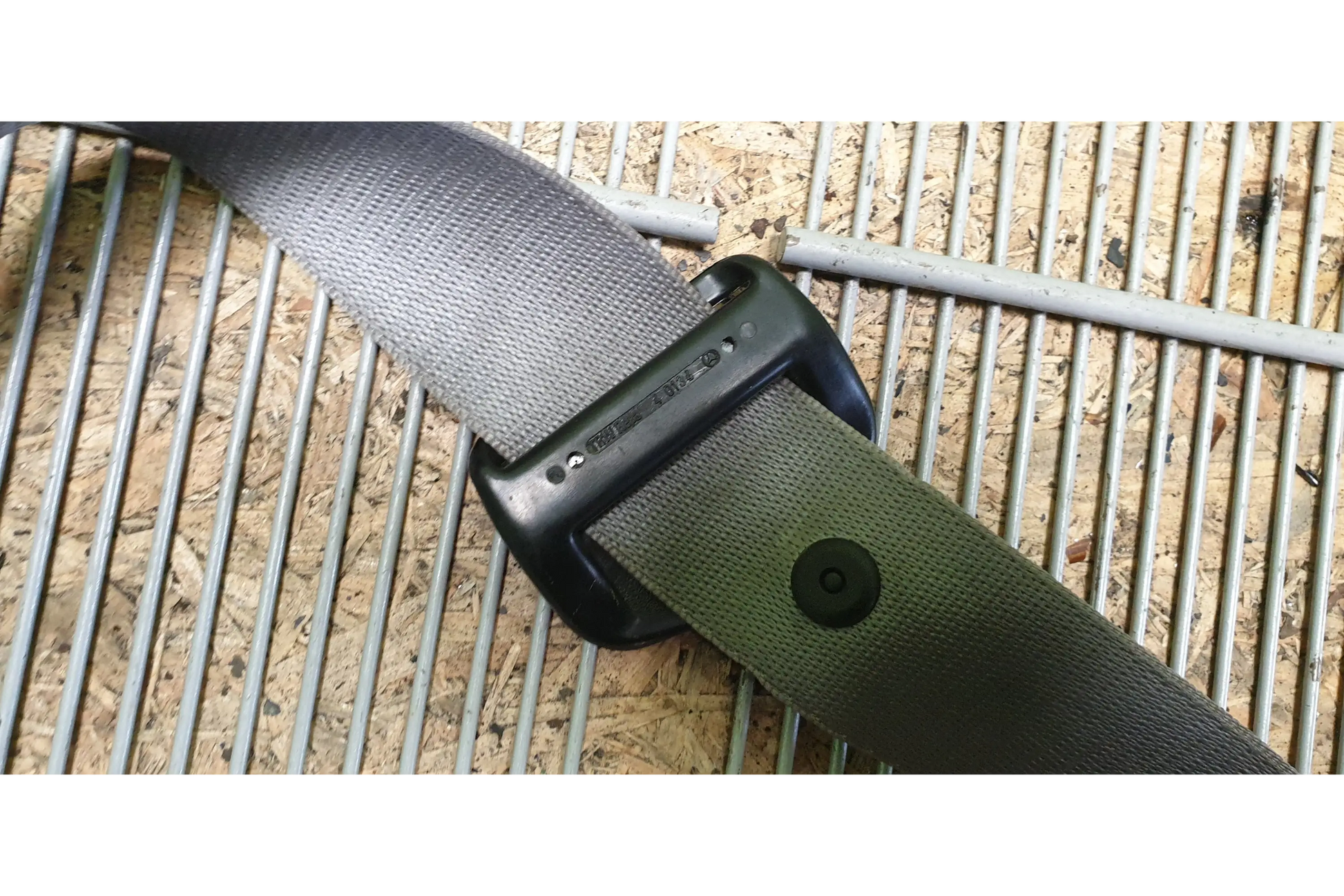 Mercedes-Benz W140 S320 Rear left seat belt - seat belt