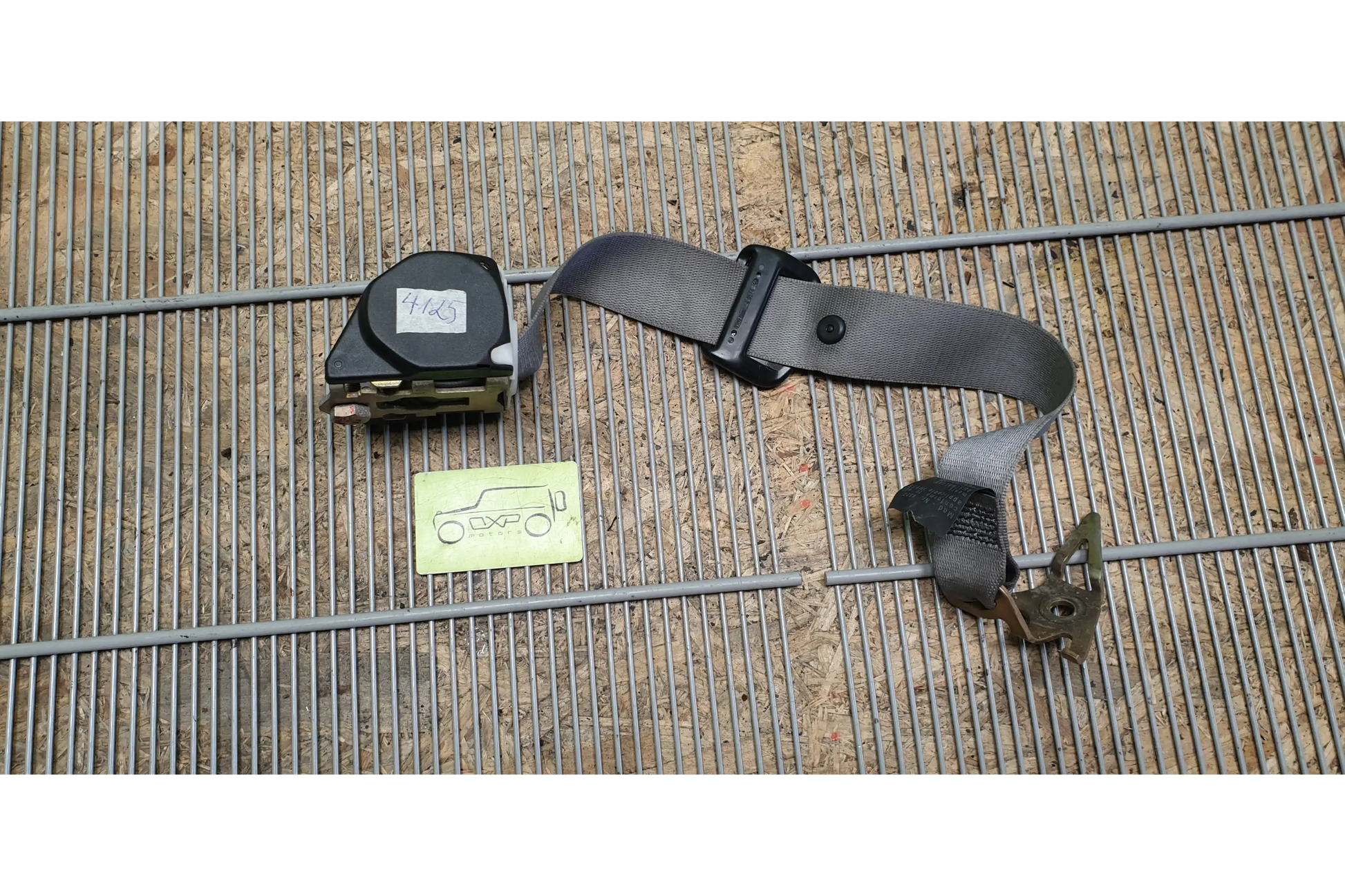 Mercedes-Benz W140 S320 Rear left seat belt - seat belt
