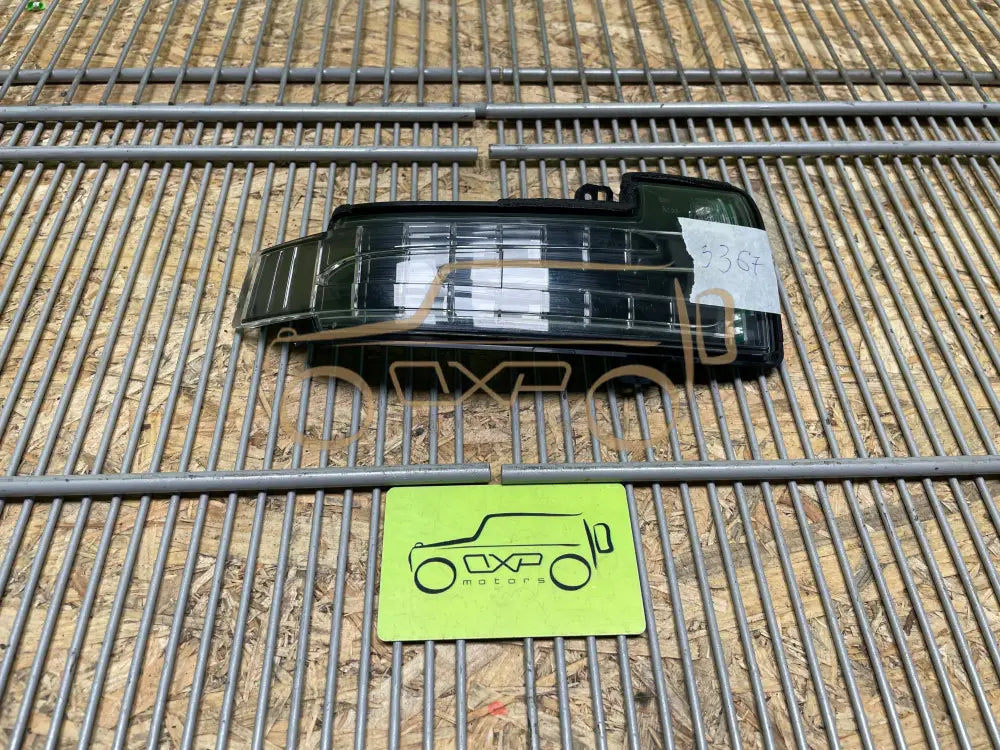 Mercedes-Benz W166 Right outer mirror turn signal ML GLE GL GLS G - outer mirror turn signal