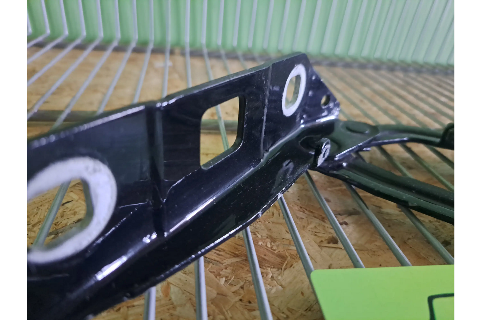 Mercedes W251 Halterung für Motorhaubenscharnier/Hood bonnet hinge support - hood bonnet