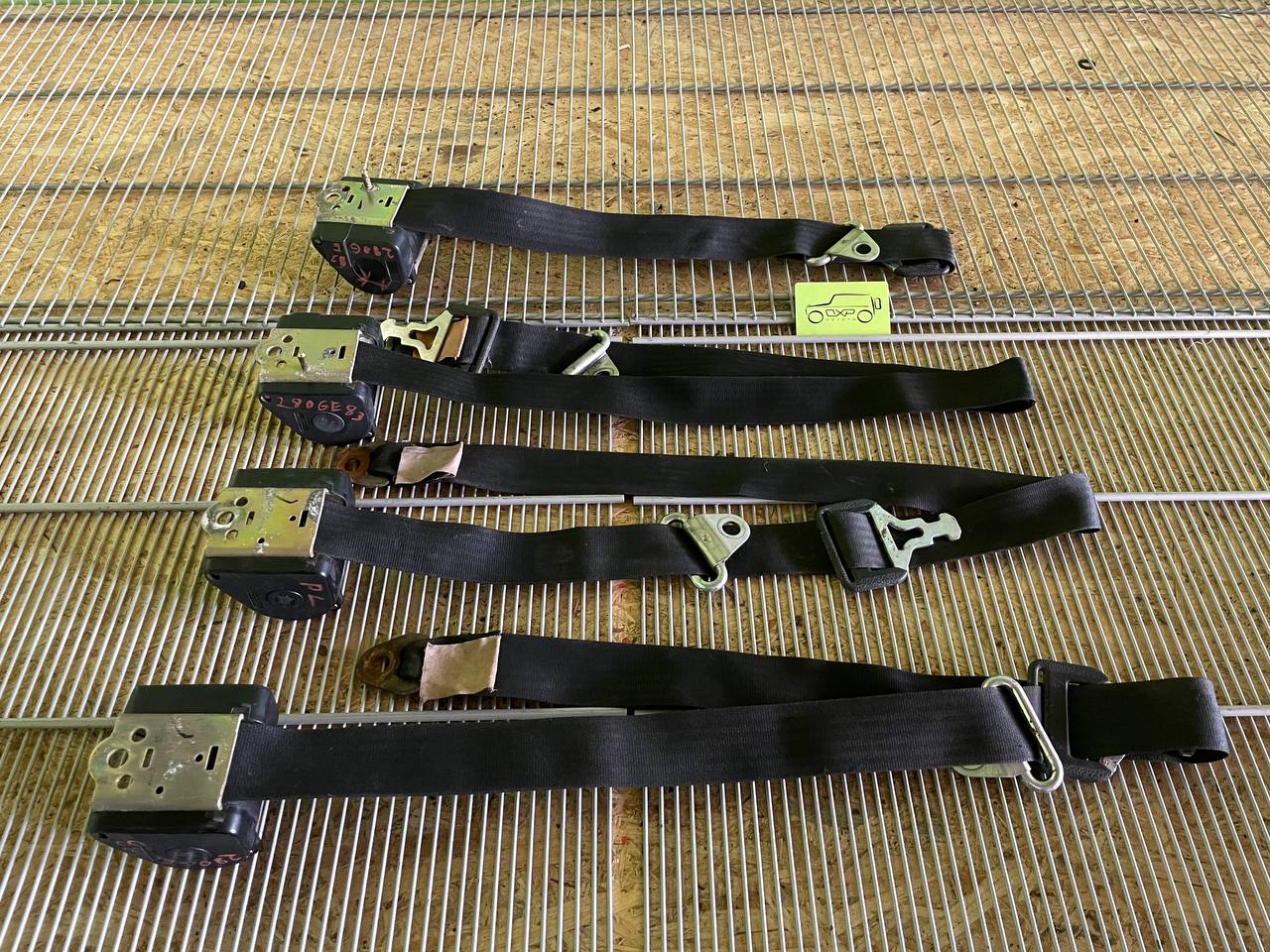 Mercedes-Benz G-Class W460/461 Seat Belt Set