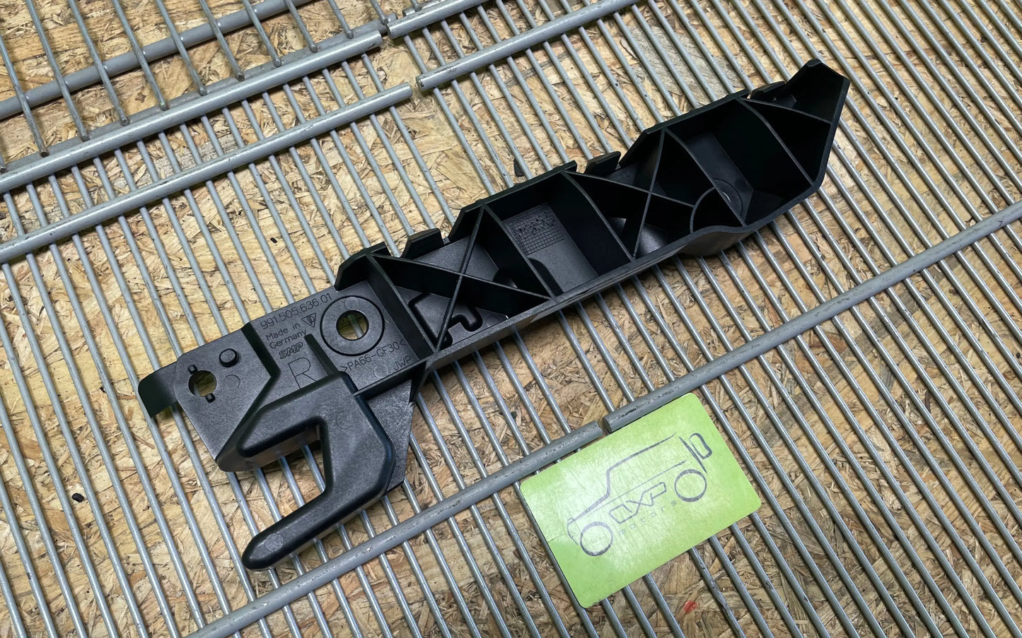 Porsche 911 991 Front right bumper bracket - bumper bracket