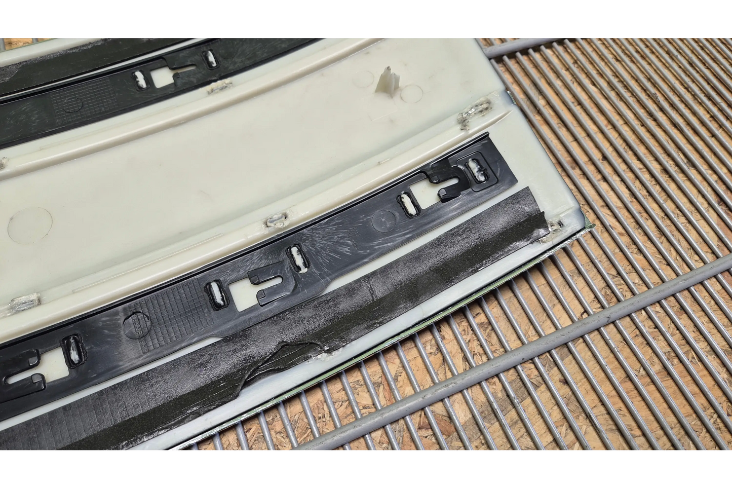 Range Rover Vogue L405 Front Left Door Molding - door molding