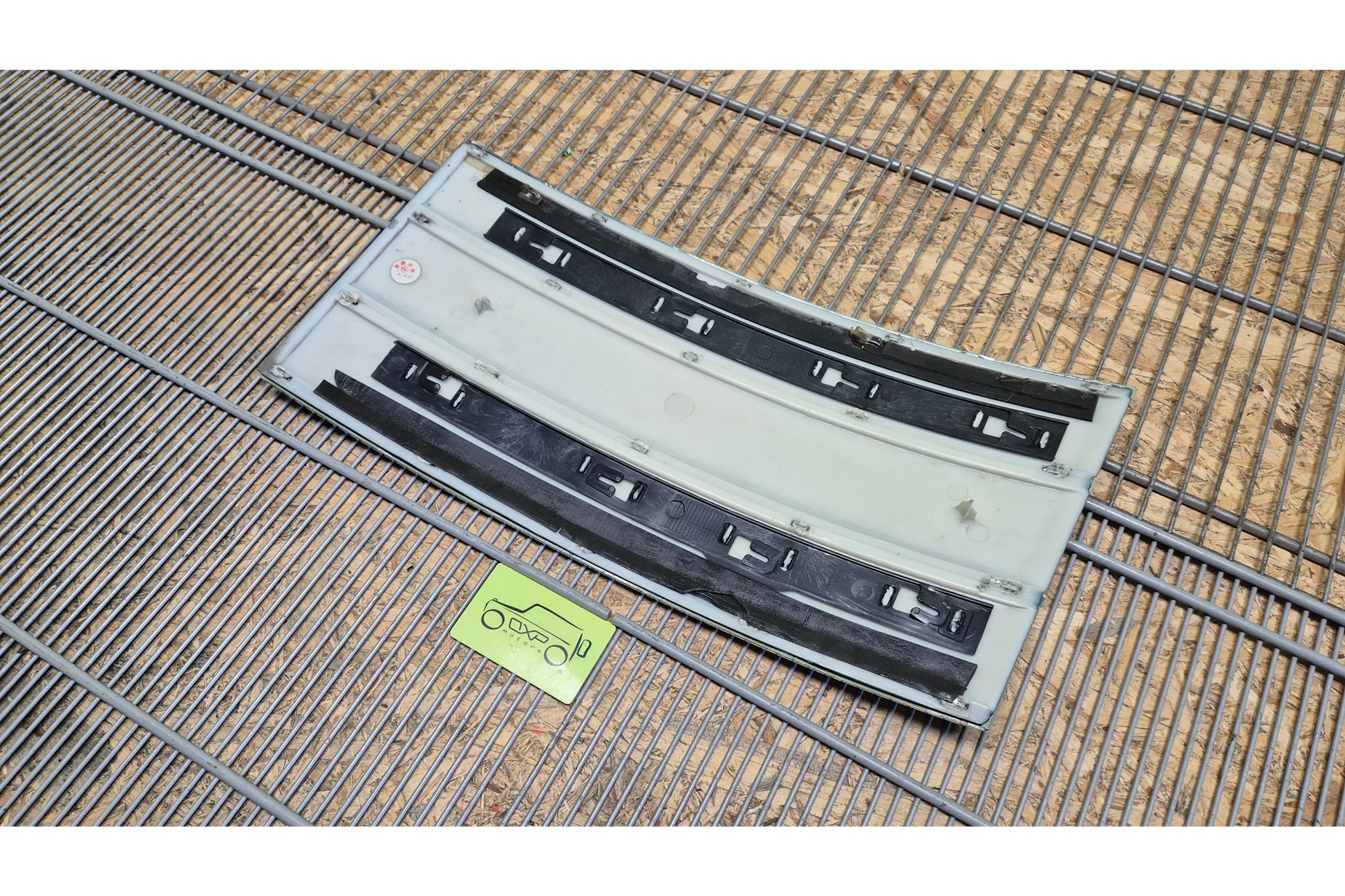 Range Rover Vogue L405 Front Left Door Molding - door molding