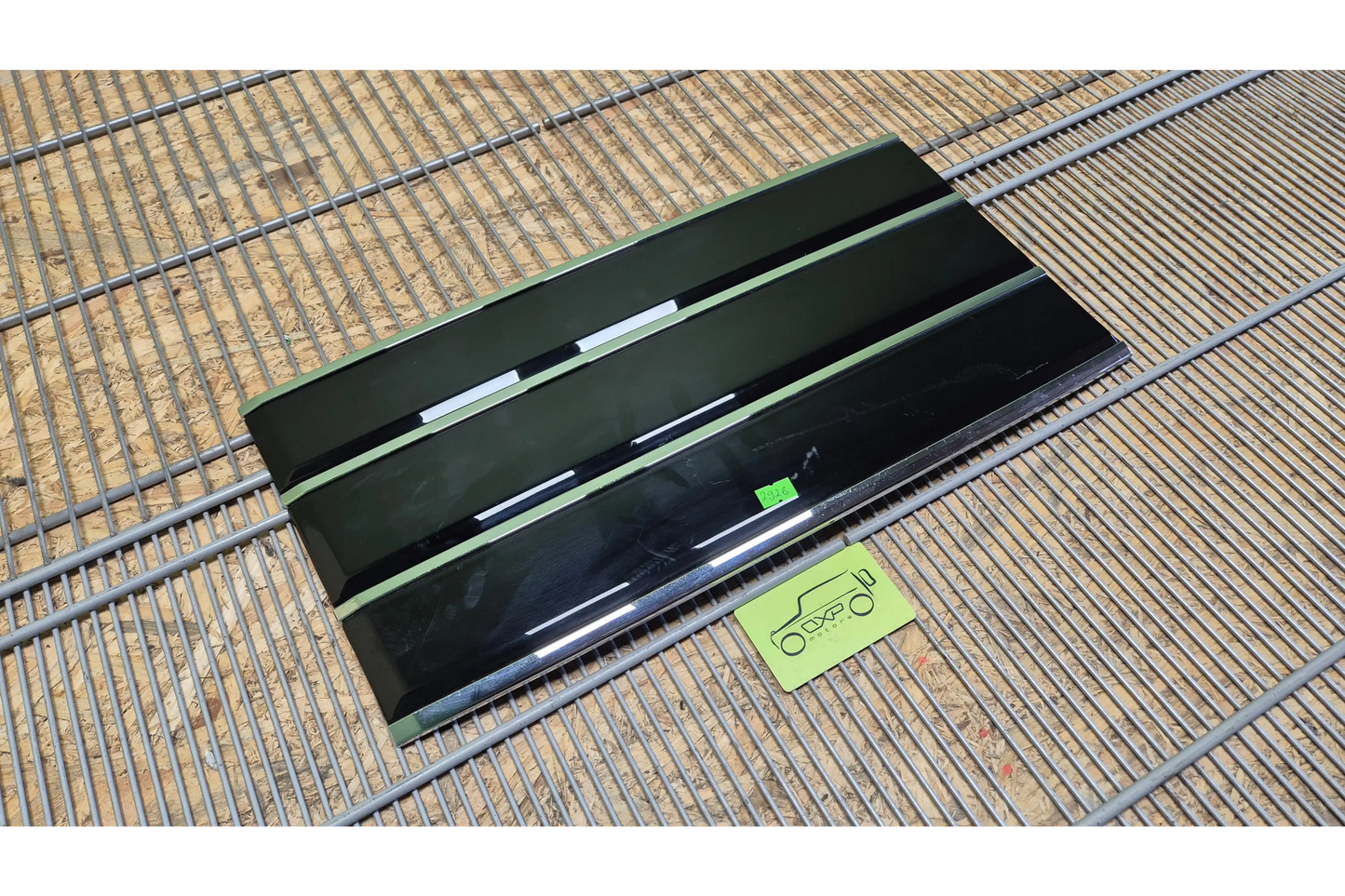 Range Rover Vogue L405 Front Left Door Molding - door molding