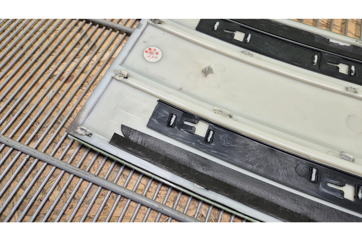 Range Rover Vogue L405 Front Left Door Molding - door molding