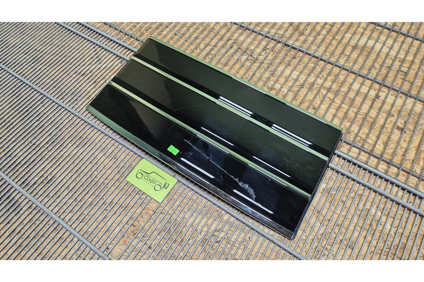 Range Rover Vogue L405 Front Left Door Molding - door molding