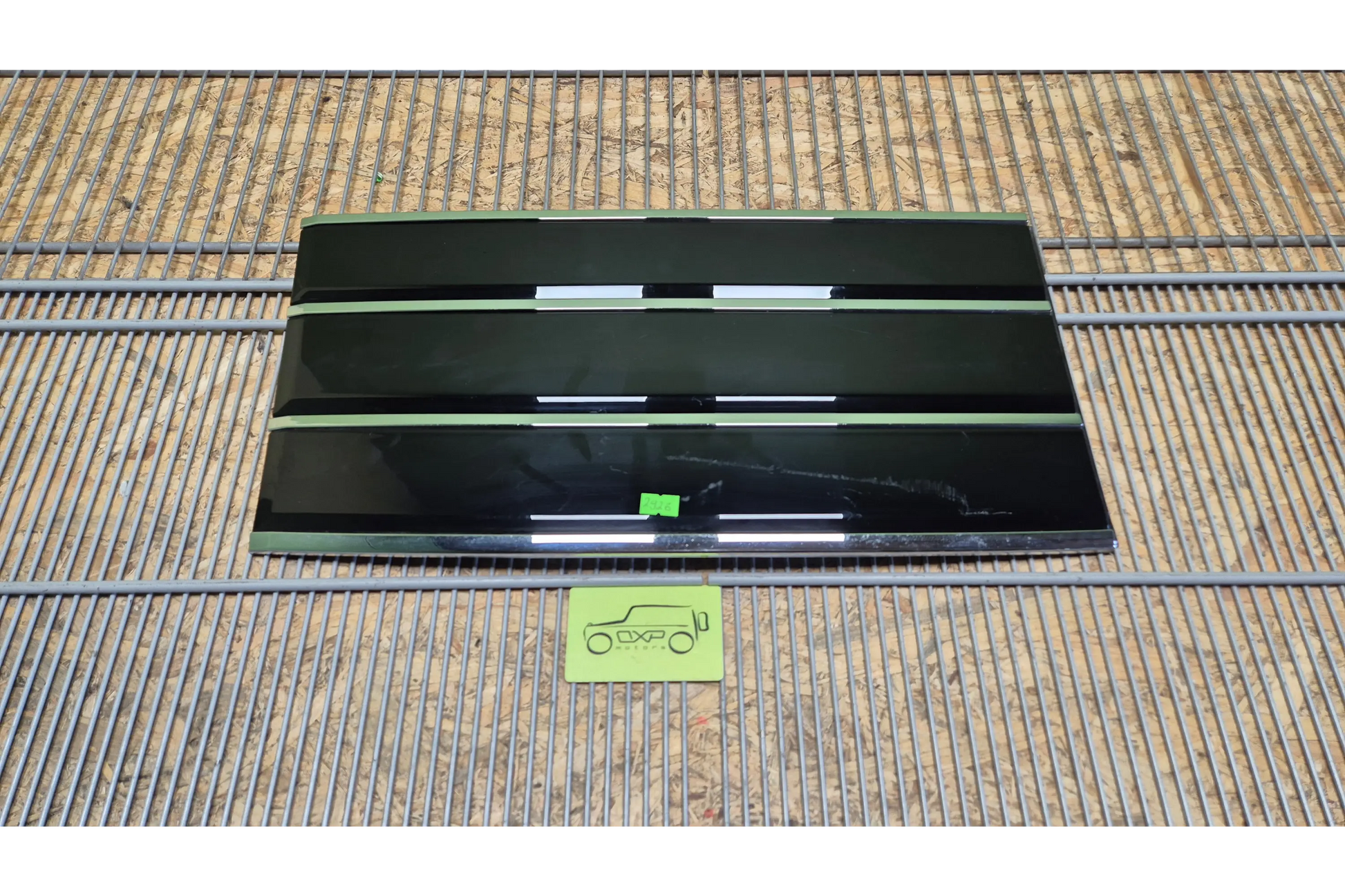 Range Rover Vogue L405 Front Left Door Molding - door molding